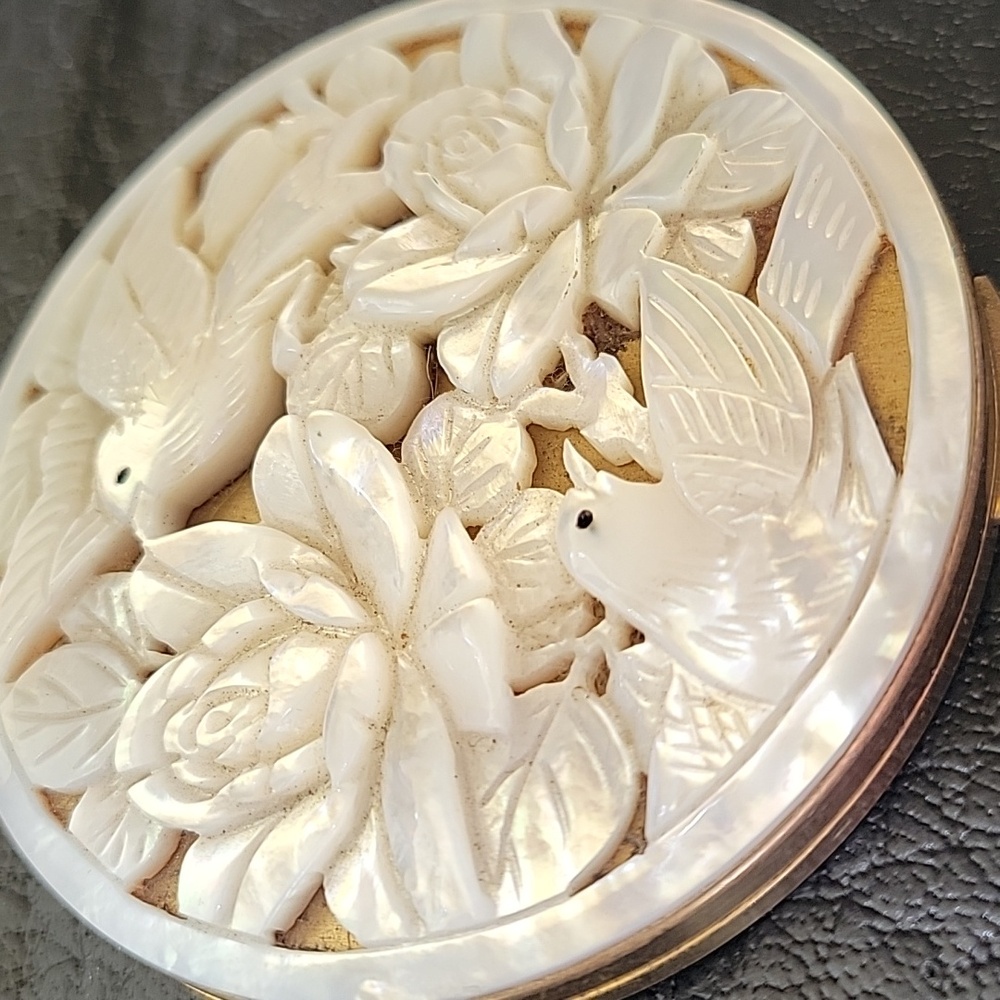 Gorgeous Carved MOP Compact - Picture 2 of 10